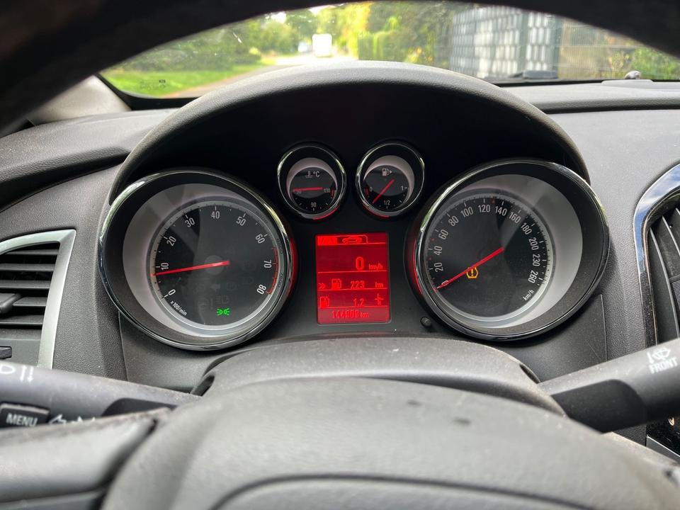 Opel Astra 2014 — photo 10