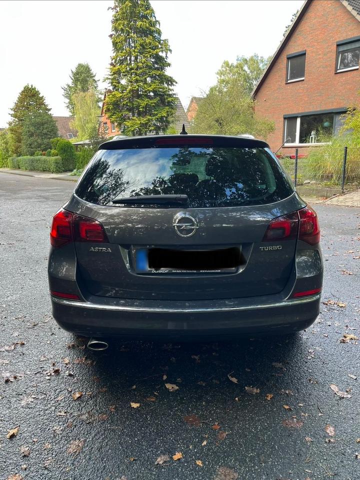 Opel Astra 2014 — interior