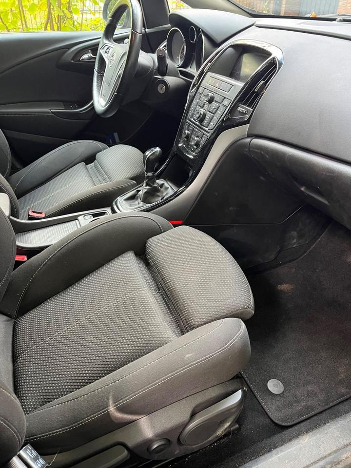 Opel Astra 2014 — photo 7