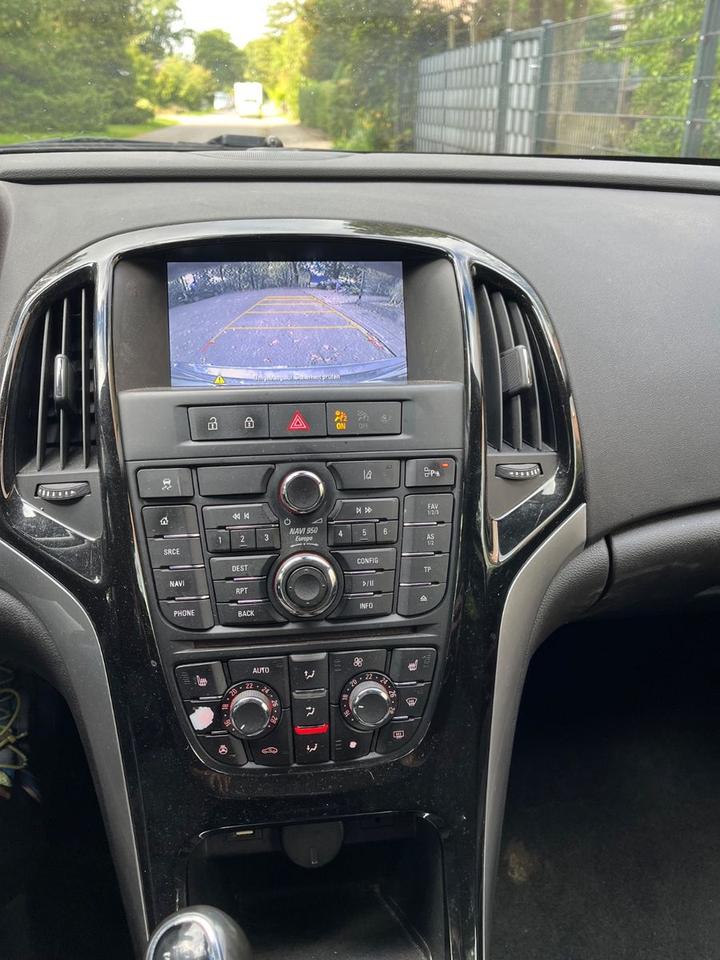Opel Astra 2014 — photo 9