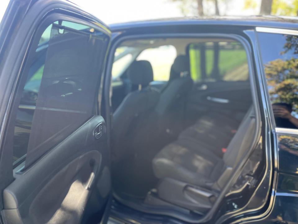 Ford S-Max 2011 — photo 10