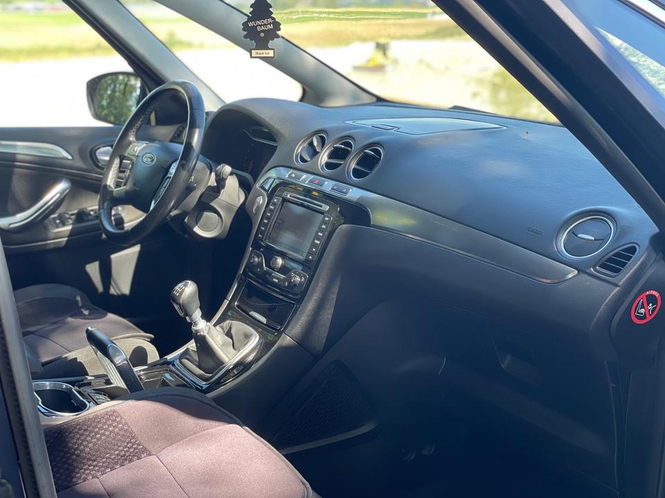 Ford S-Max 2011 — photo 14