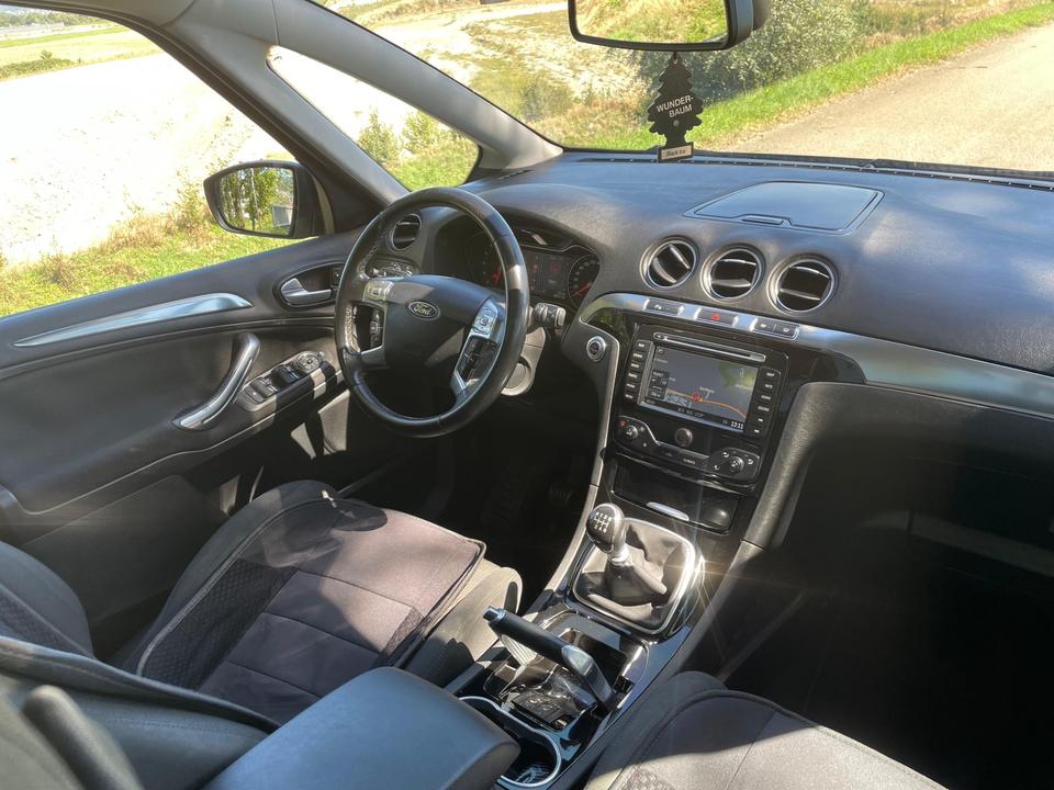 Ford S-Max 2011 — photo 17