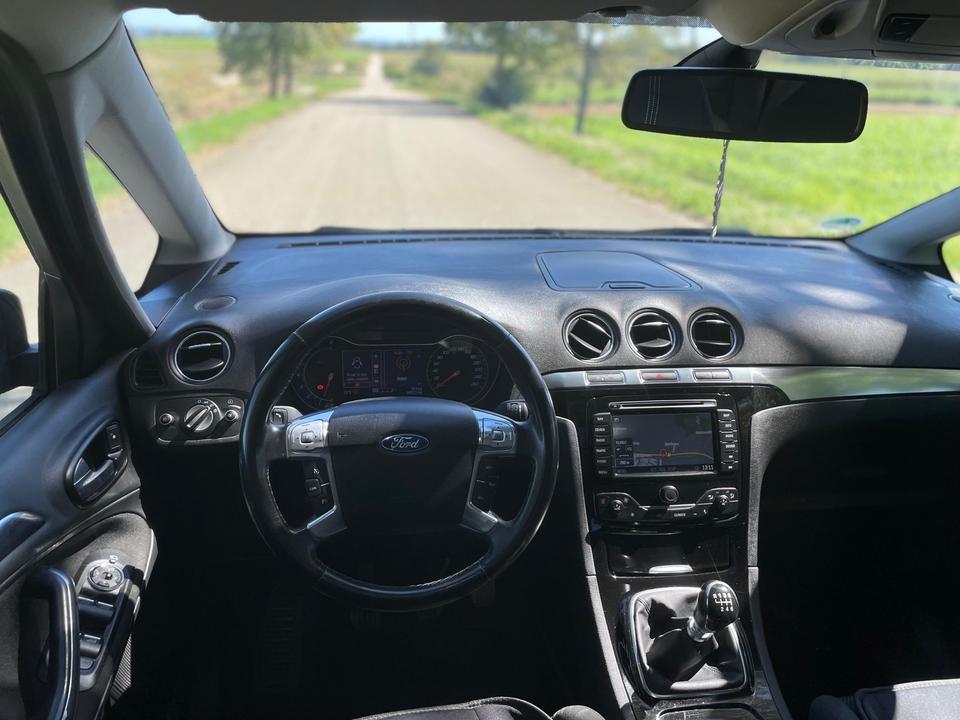 Ford S-Max 2011 — photo 19