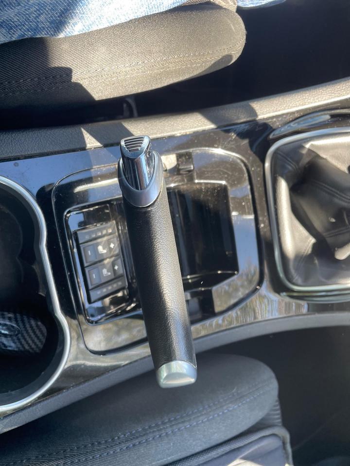 Ford S-Max 2011 — photo 20