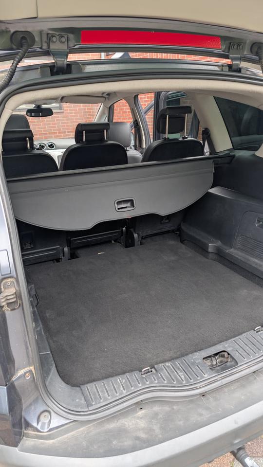 Ford S-Max 2010 — photo 11