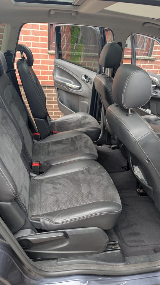 Ford S-Max 2010 — photo 14