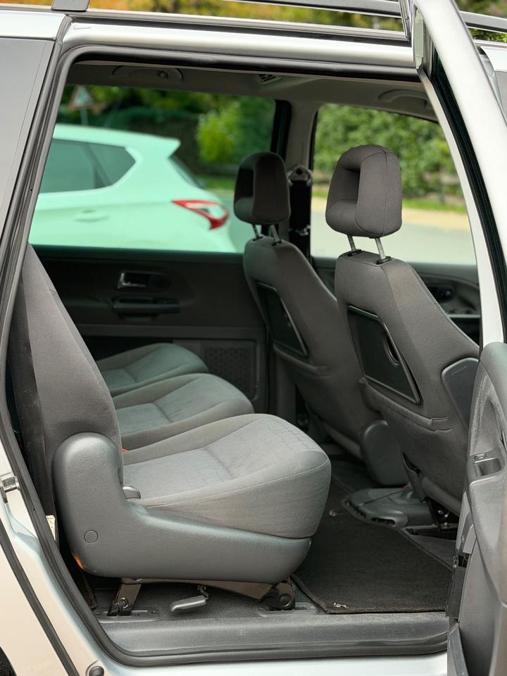 Seat Alhambra 2008 — photo 11