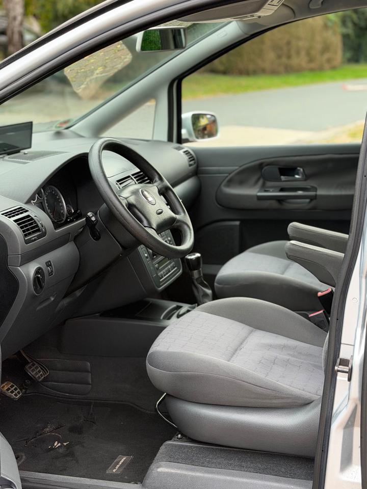Seat Alhambra 2008 — photo 8