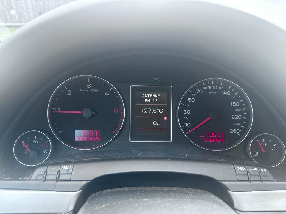 Audi A4 2005 — engine