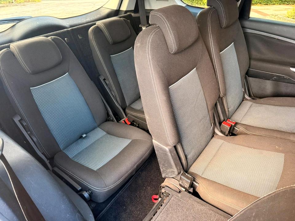 Ford S-Max 2011 — photo 10