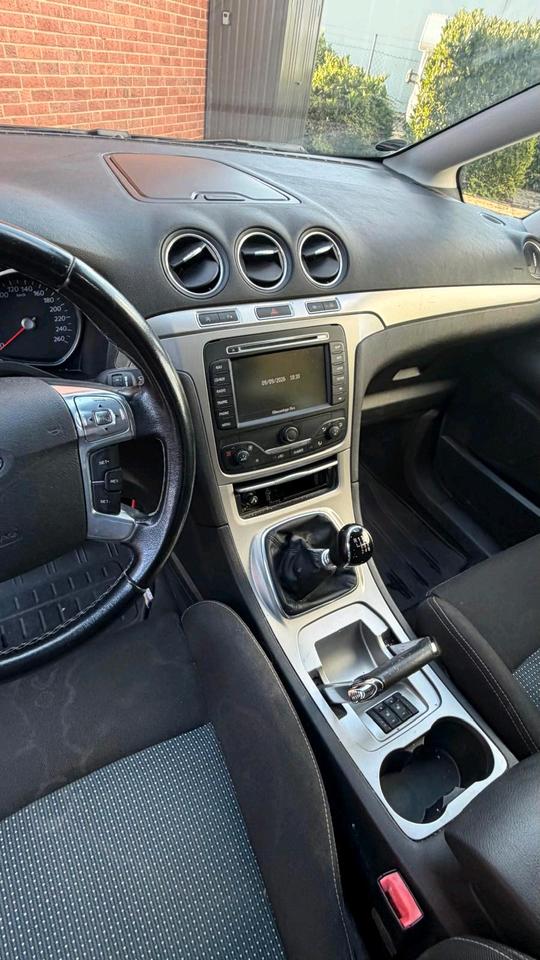 Ford S-Max 2011 — photo 12