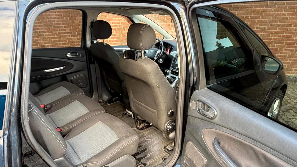 Ford S-Max 2011 — photo 8
