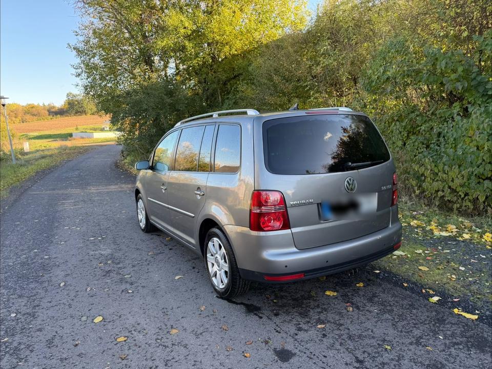 Volkswagen Touran 2008 — rear view