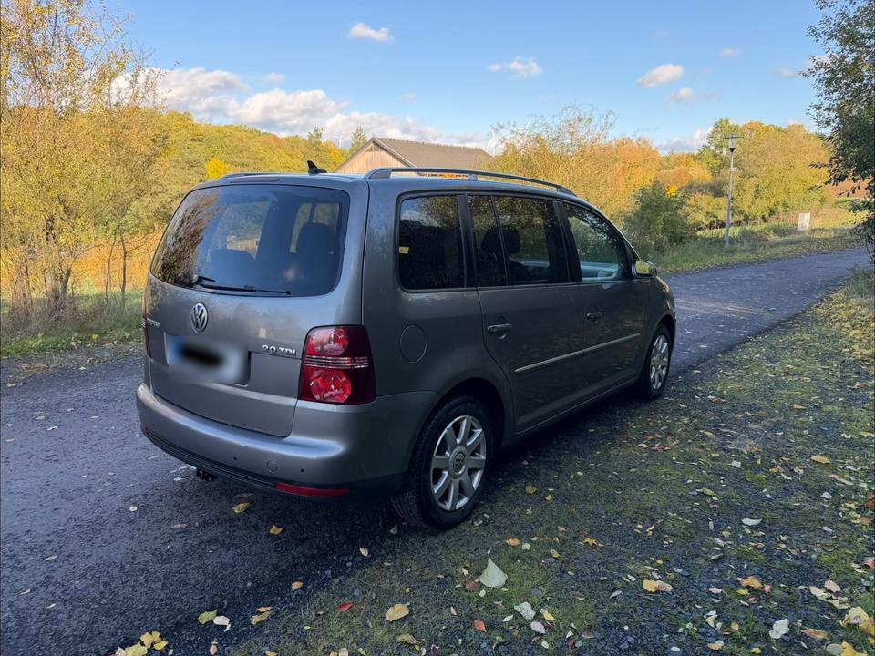 Volkswagen Touran 2008 — engine