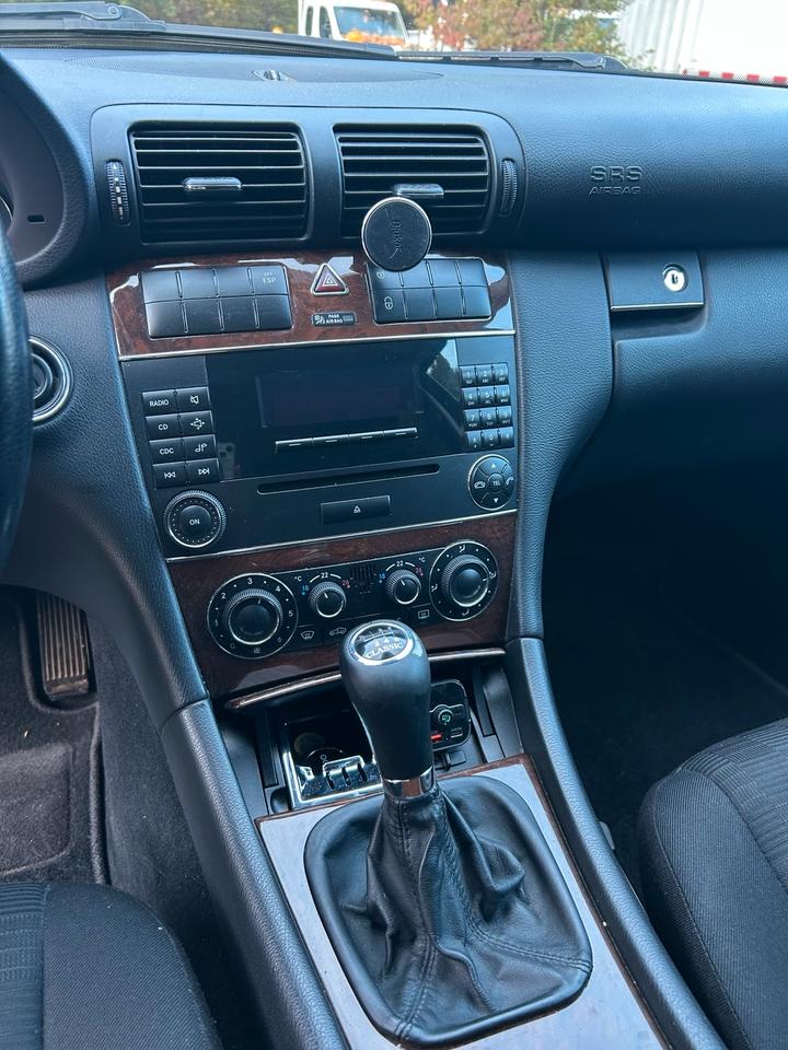 Mercedes Benz C 200 2005 — photo 9