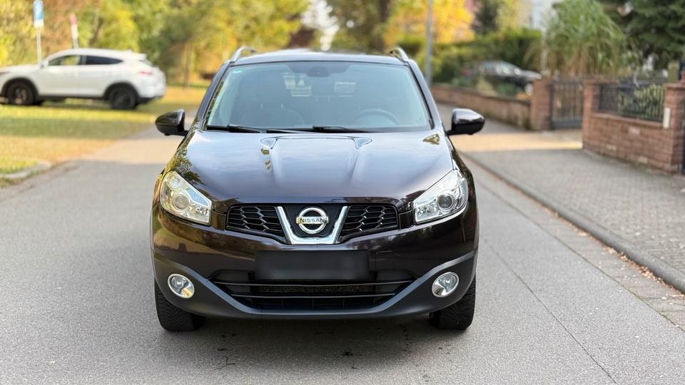 Nissan Qashqai 2012 — interior