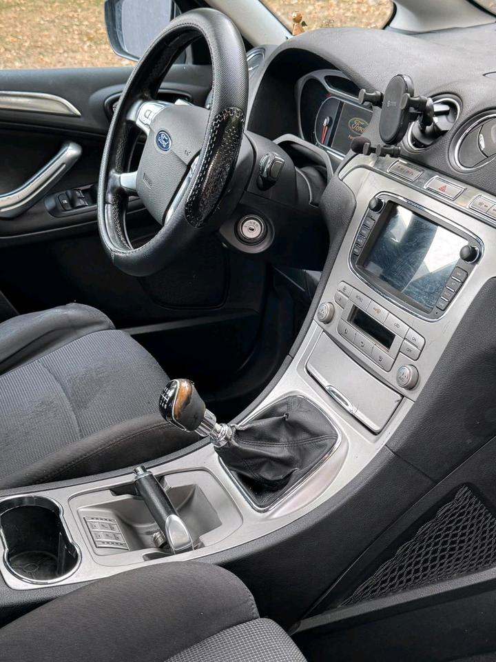 Ford S-Max 2009 — photo 17