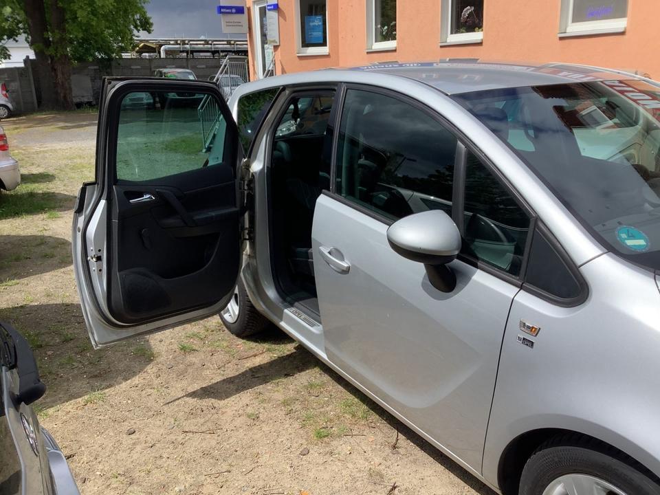 Opel Meriva 2012 — photo 15