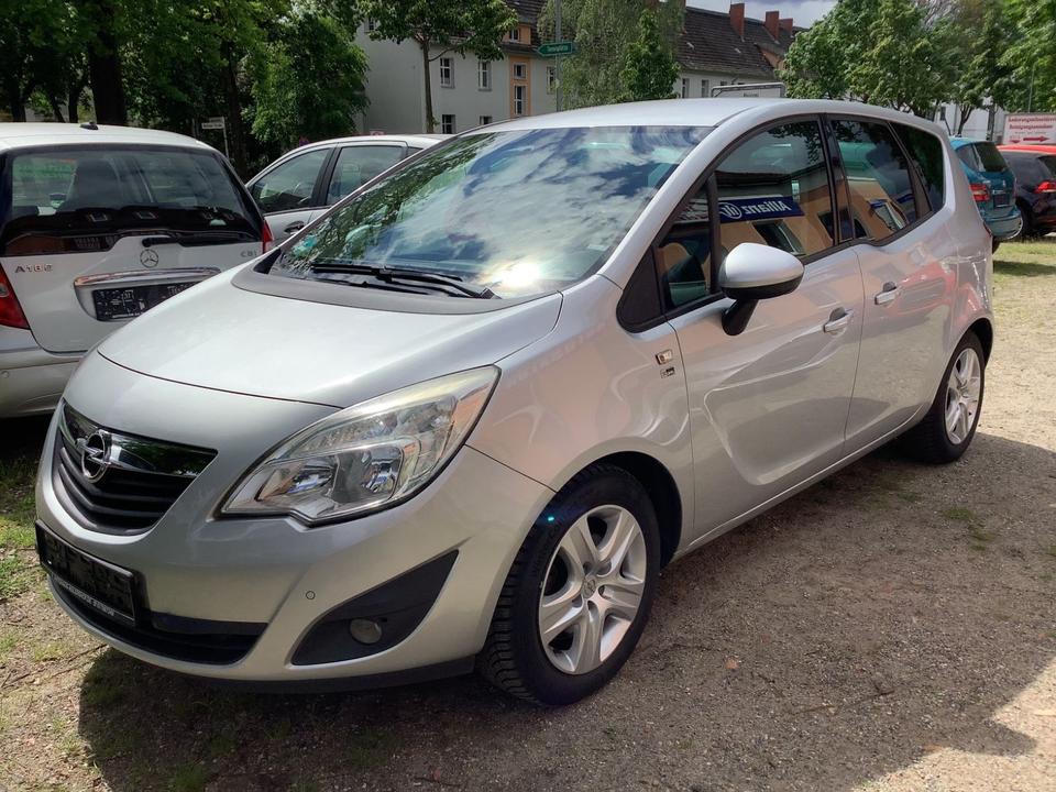 Opel Meriva 2012 — rear view