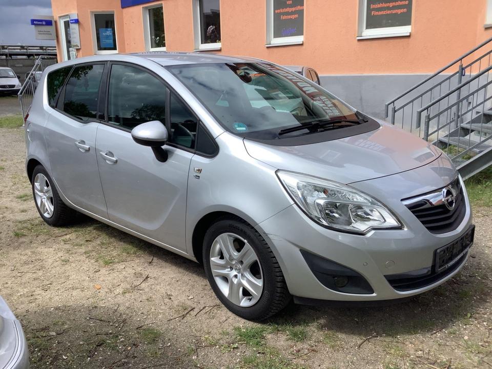 Opel Meriva 2012 — interior