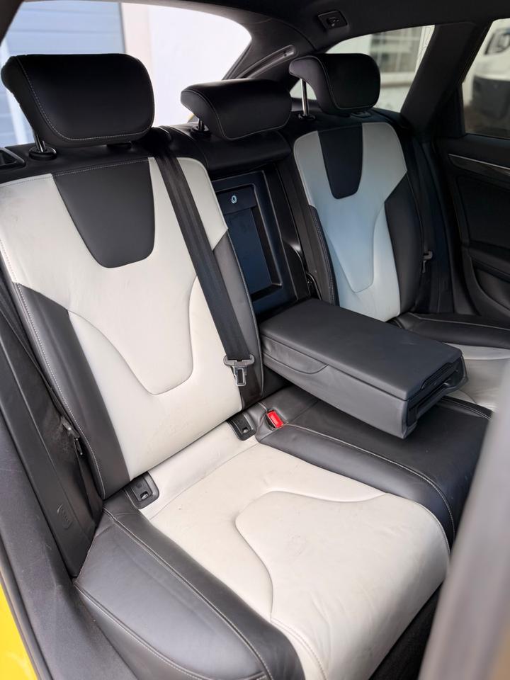 Audi A4 2009 — photo 15