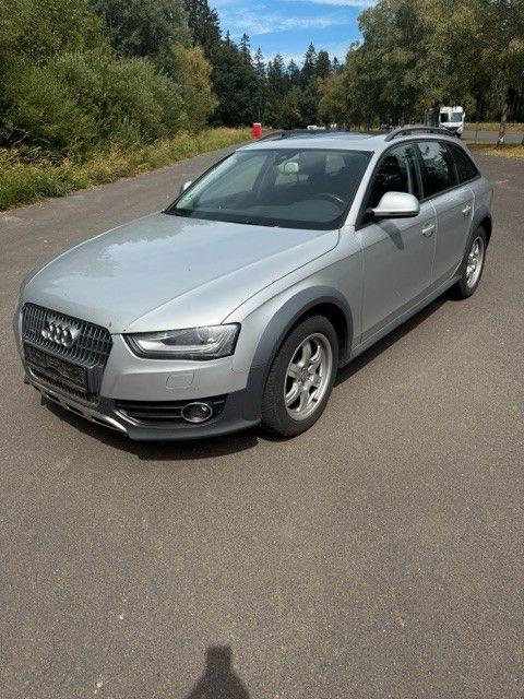 Audi A4 Allroad 2012 — rear view