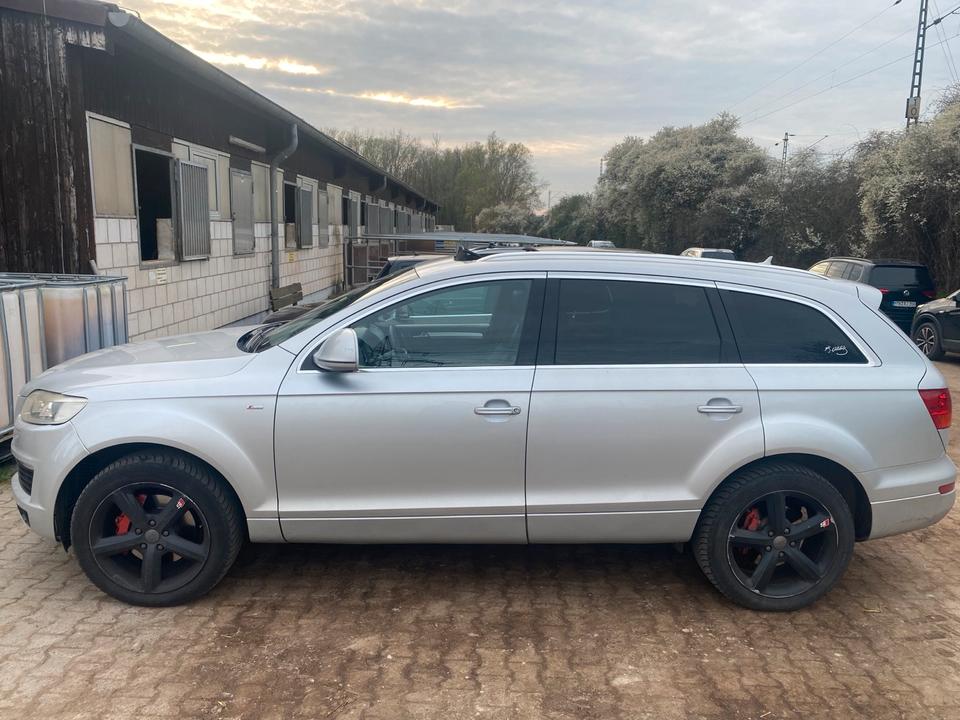 Audi Q7 2007 — rear view