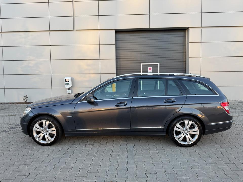 Mercedes Benz C 200 2010 — rear view