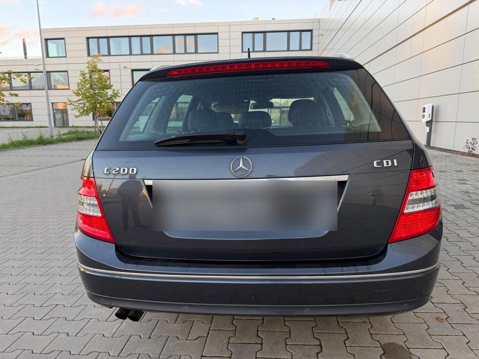 Mercedes Benz C 200 2010 — engine