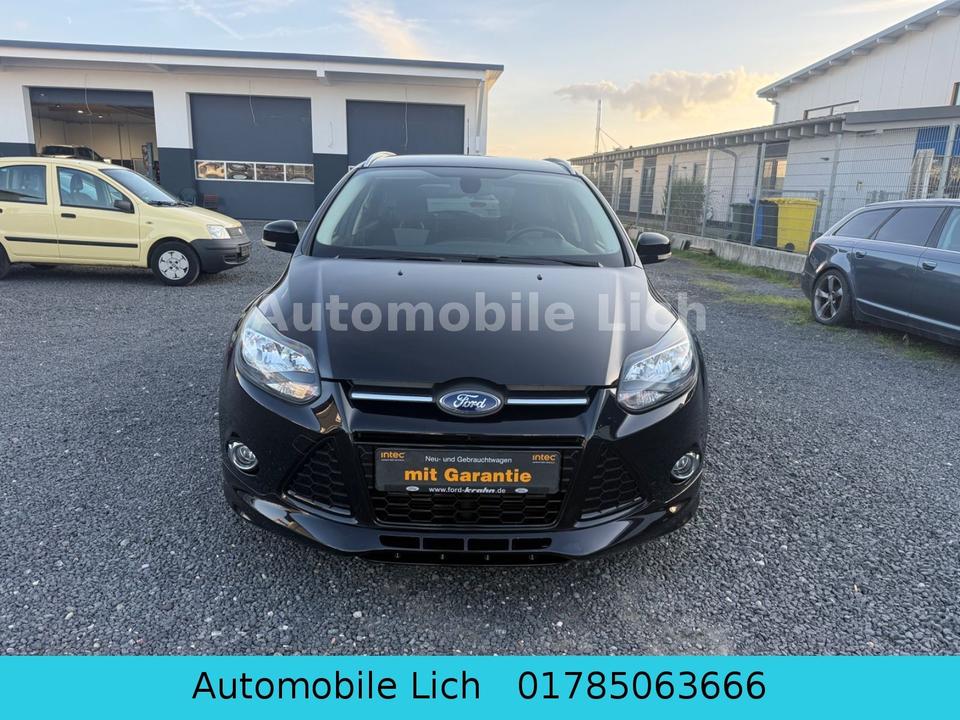 Ford Focus 2013 — вигляд ззаду