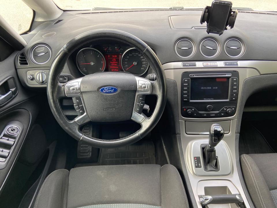 Ford S-Max 2011 — photo 16