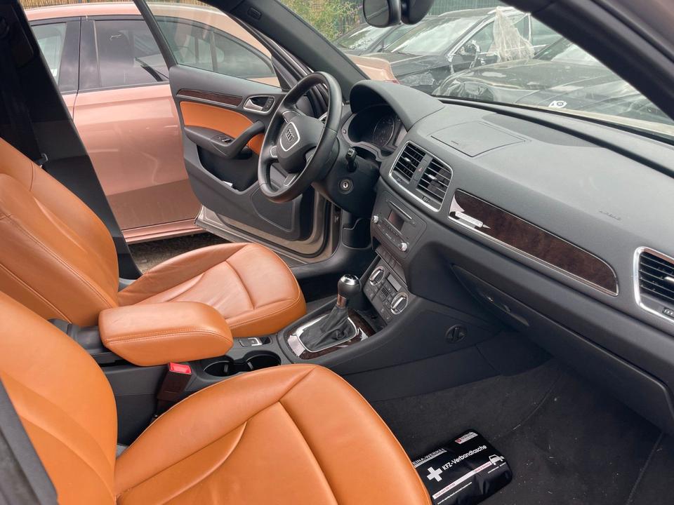 Audi Q3 2012 — photo 12