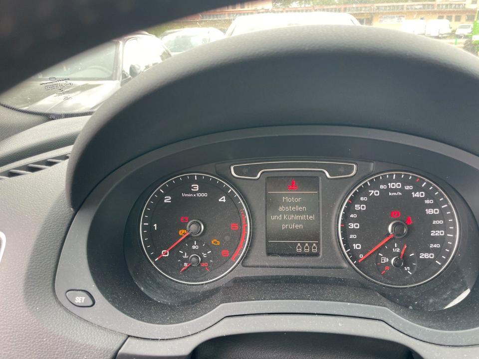 Audi Q3 2012 — photo 19