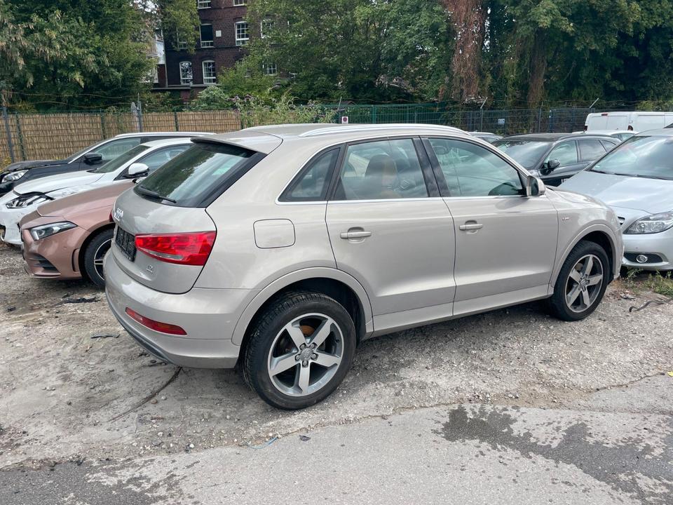 Audi Q3 2012 — rear view
