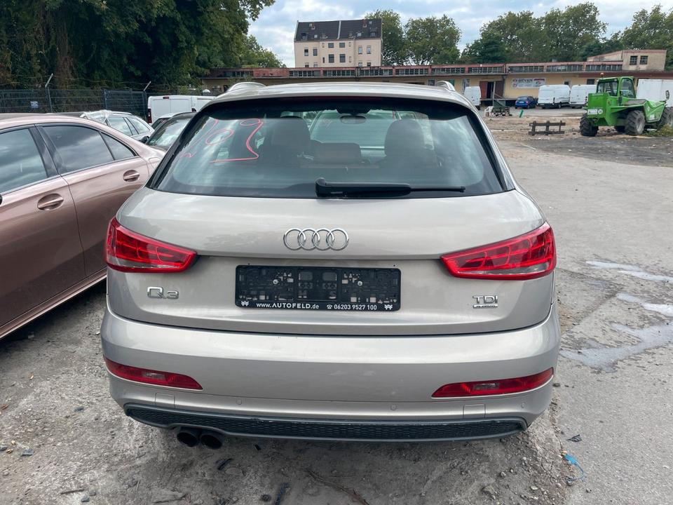 Audi Q3 2012 — interior