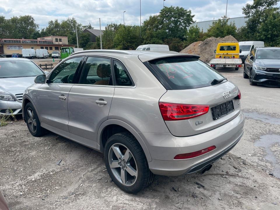 Audi Q3 2012 — engine