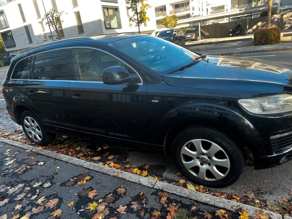 Audi Q7 2008 — rear view