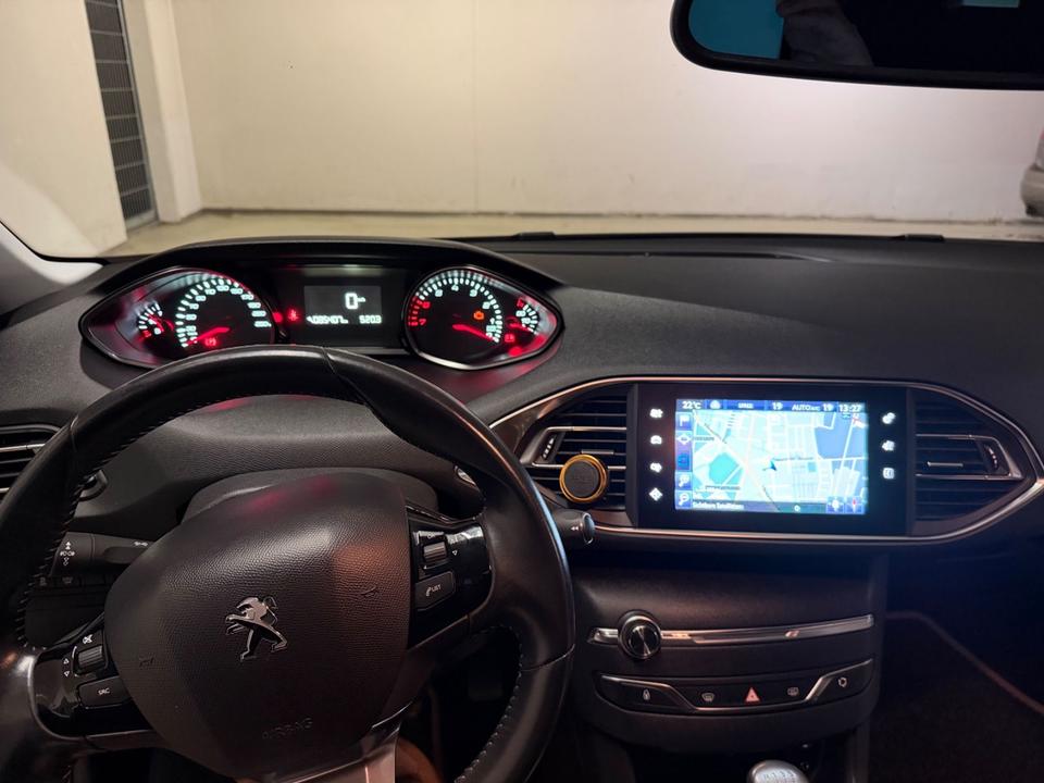 Peugeot 308 2014 — photo 11