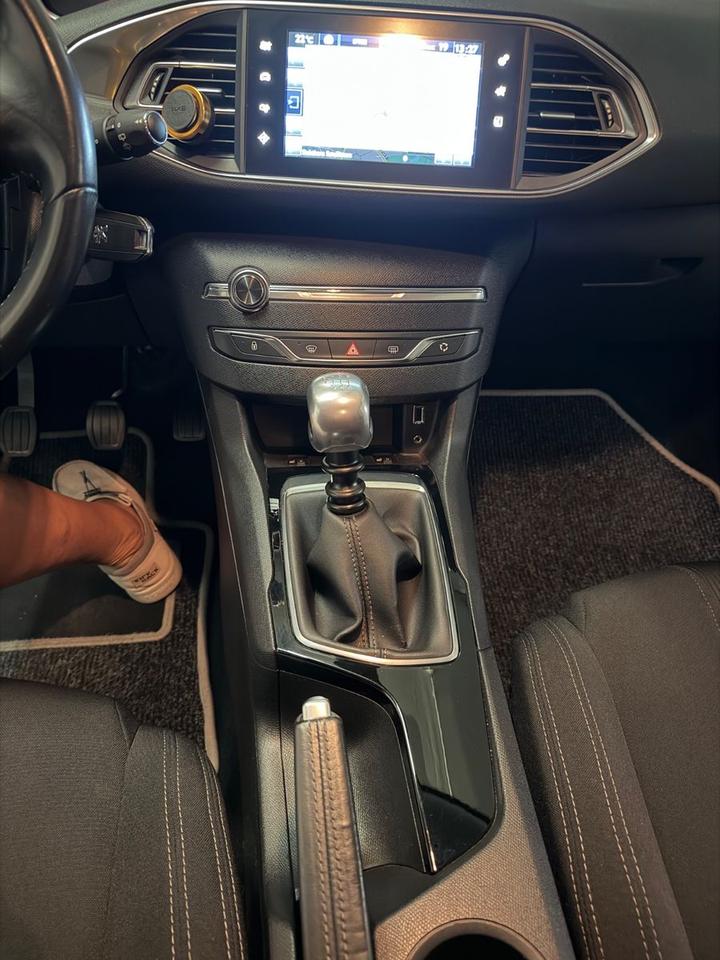 Peugeot 308 2014 — photo 12