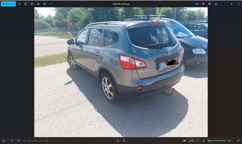 Nissan Qashqai 2012 — rear view
