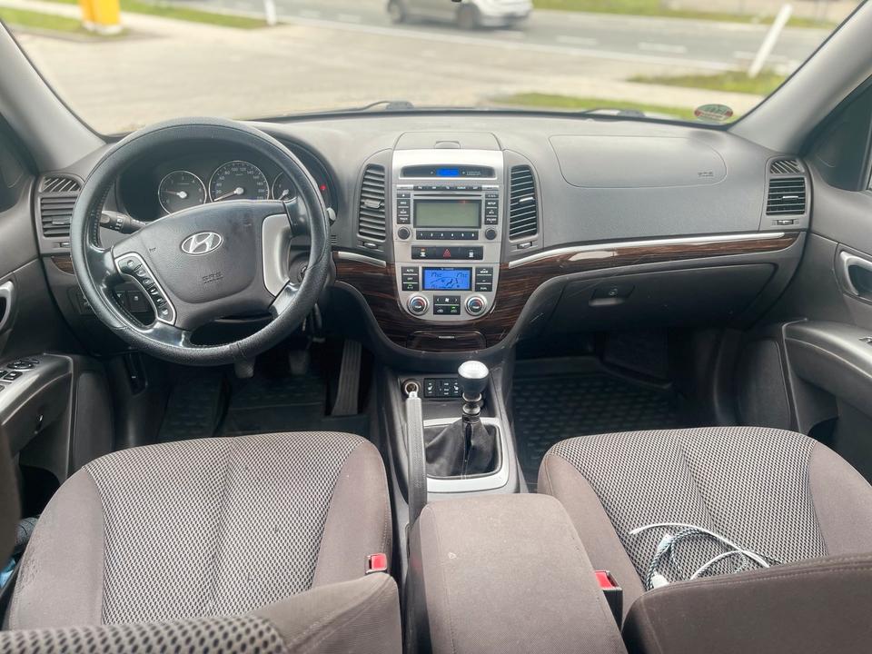 Hyundai Santa 2010 — photo 12