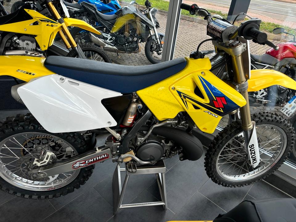 Suzuki RM 250 2008 — rear view