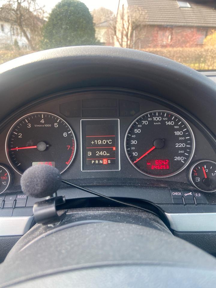 Audi A4 2005 — engine