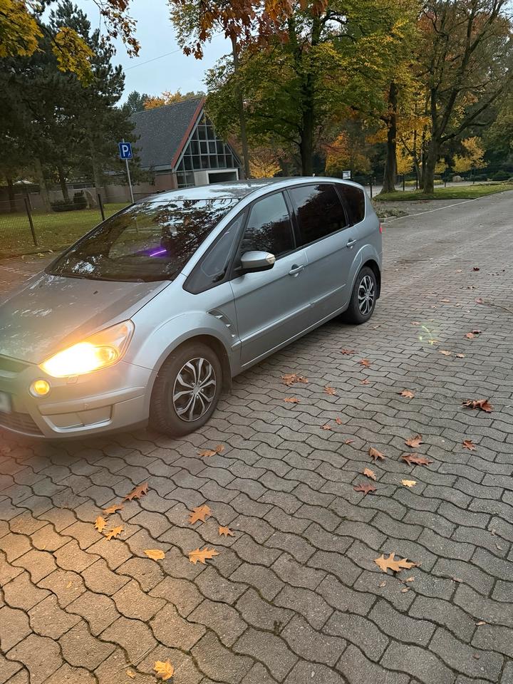 Ford S-Max 2010 — rear view