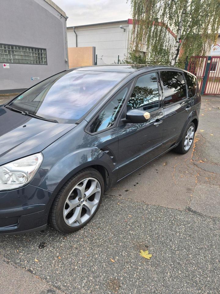 Ford S-Max 2008 — rear view