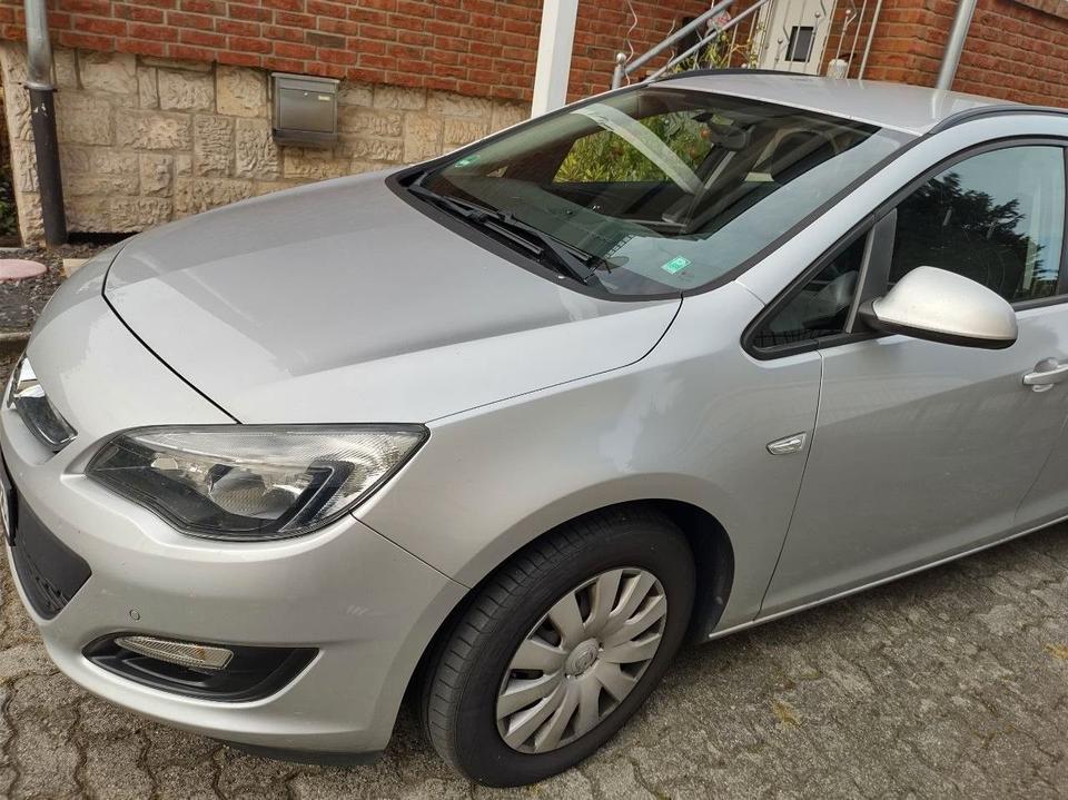 Opel Astra 2014 — interior