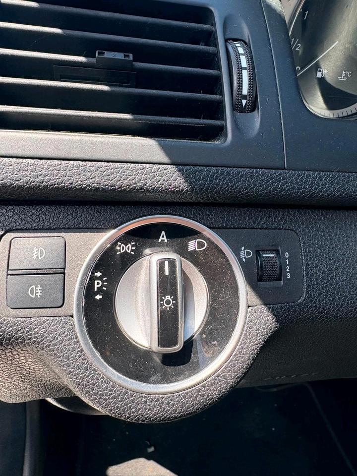 Mercedes Benz C 180 2010 — photo 13