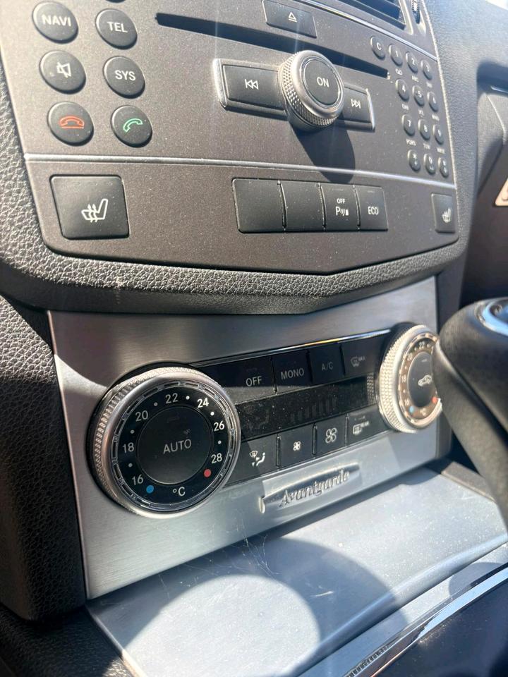 Mercedes Benz C 180 2010 — photo 16
