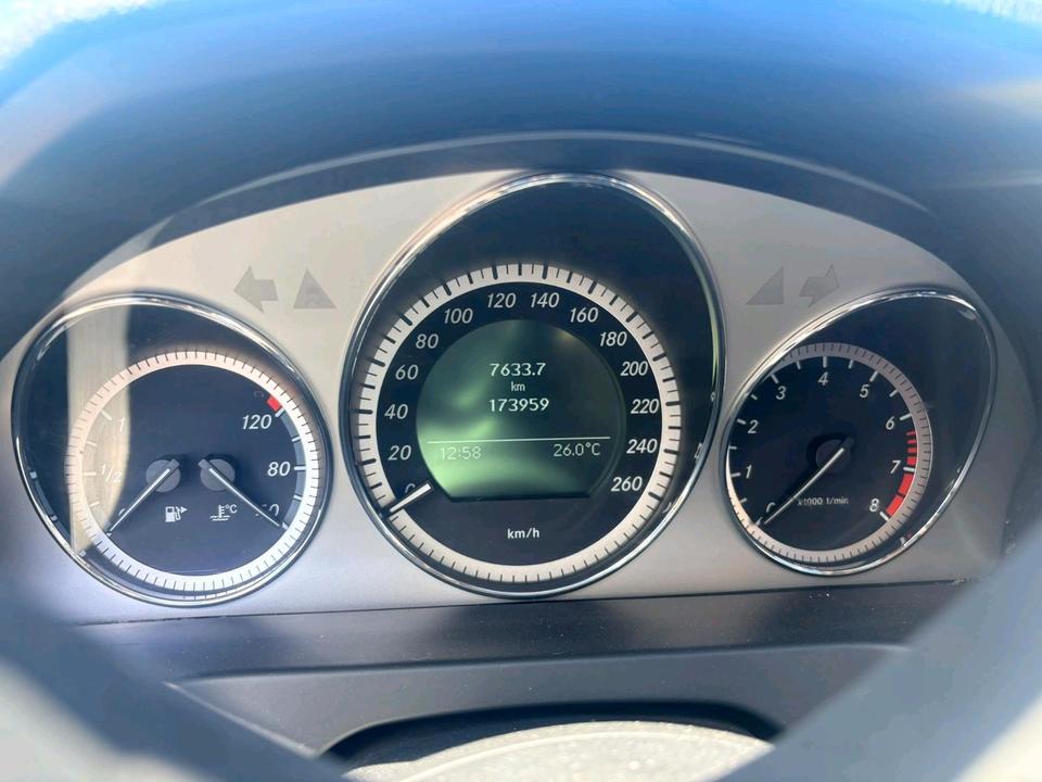 Mercedes Benz C 180 2010 — photo 17